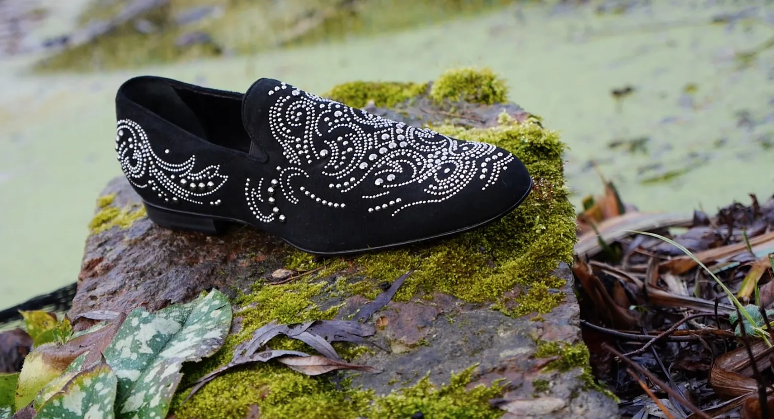 RU1808 - Black X Motif